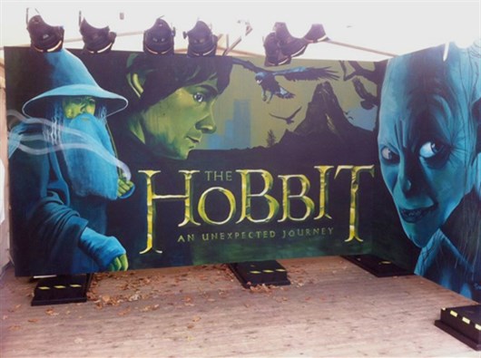 Muurschildering_Warner_Bros_The_Hobbit_by_Shon_Price_-_Fantasy_Fair_1.jpg