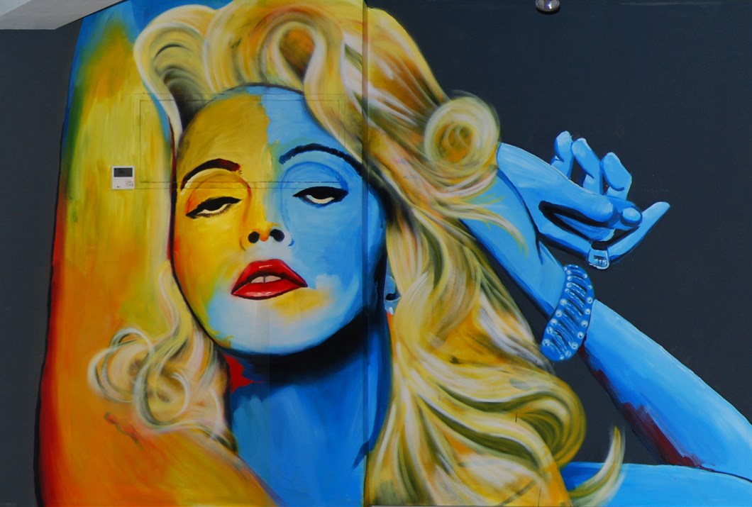 Shon_Price_Ambachtelijk_Graficus_Dans_Design_Muurschildering_Portret_Painting_Madonna.jpg
