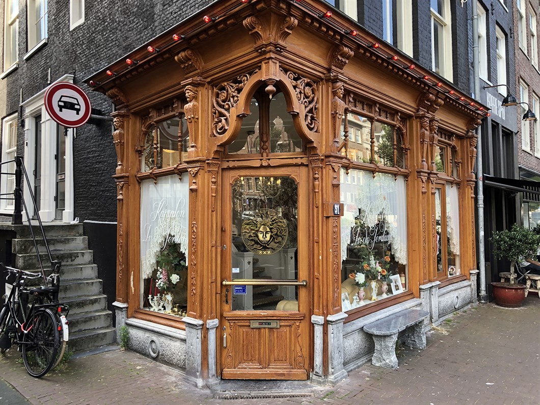 Shon_Price_Kapsalon_in_de_Jordaan_Amsterdamse_Krulletter_Krul_Handgeschilderd.jpg