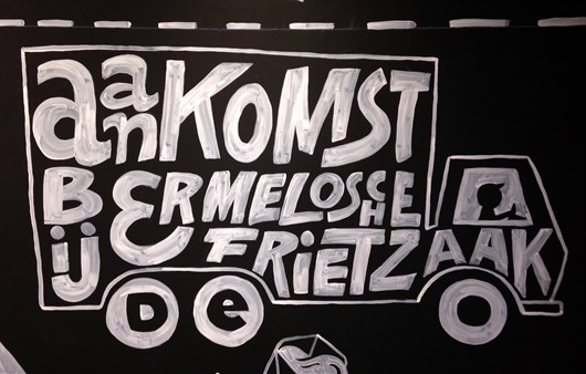 Shon_Price_Muurschildering_De_Ermelosche_Frietzaak_Krijttekening_Blackboard_Mural_7_Chalk.jpg