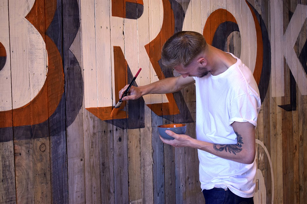 Shon_Price_Muurschildering_Wall_Painting_Signpainting_on_wood_Patagonia_Office_Amsterdam_9.jpg