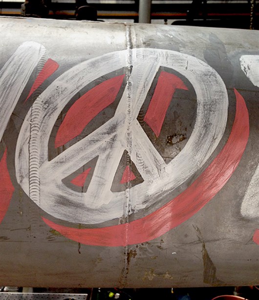 Shon_Price_Signpainting_Roest_-_Handpainted_Peace_Symbol_Sign_Distressed.jpg