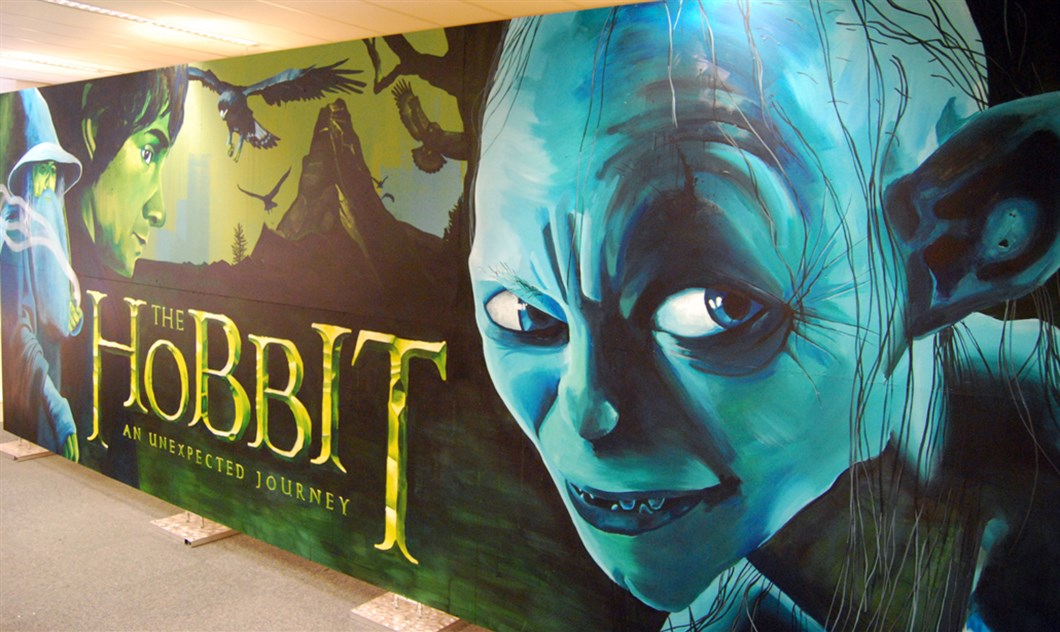 Painting_Warner_Bros_The_Hobbit_by_Shon_Price_-_Right.jpg